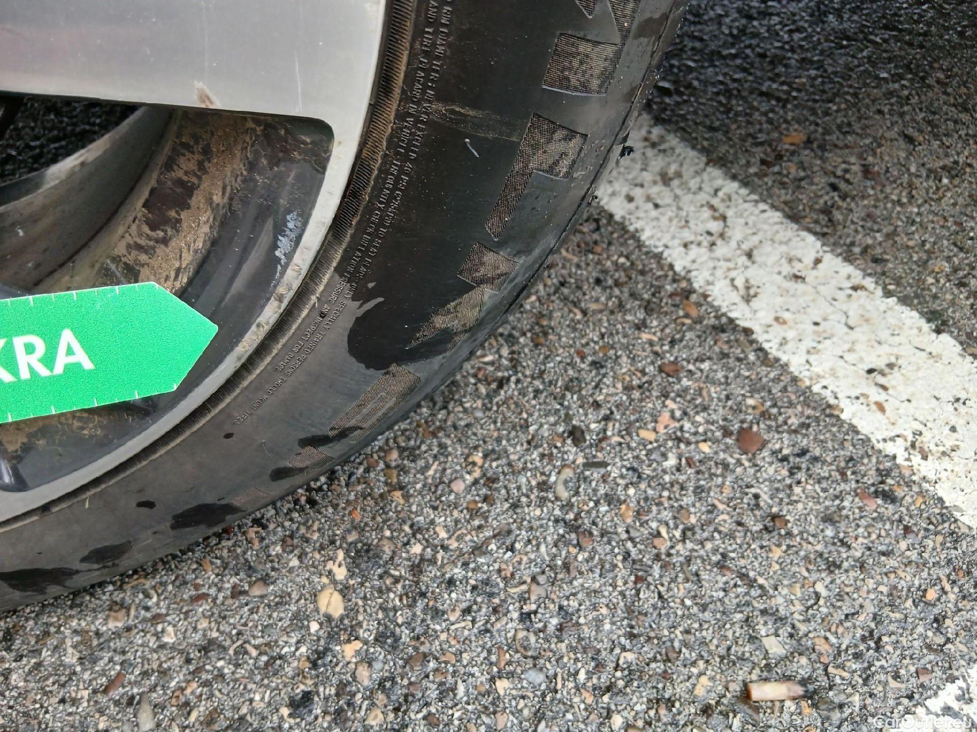  Peugeot  3008 PEUGEOT  Hybrid / 2020 / 5P / todoterreno 225 e-EAT8 Allure Pack #4