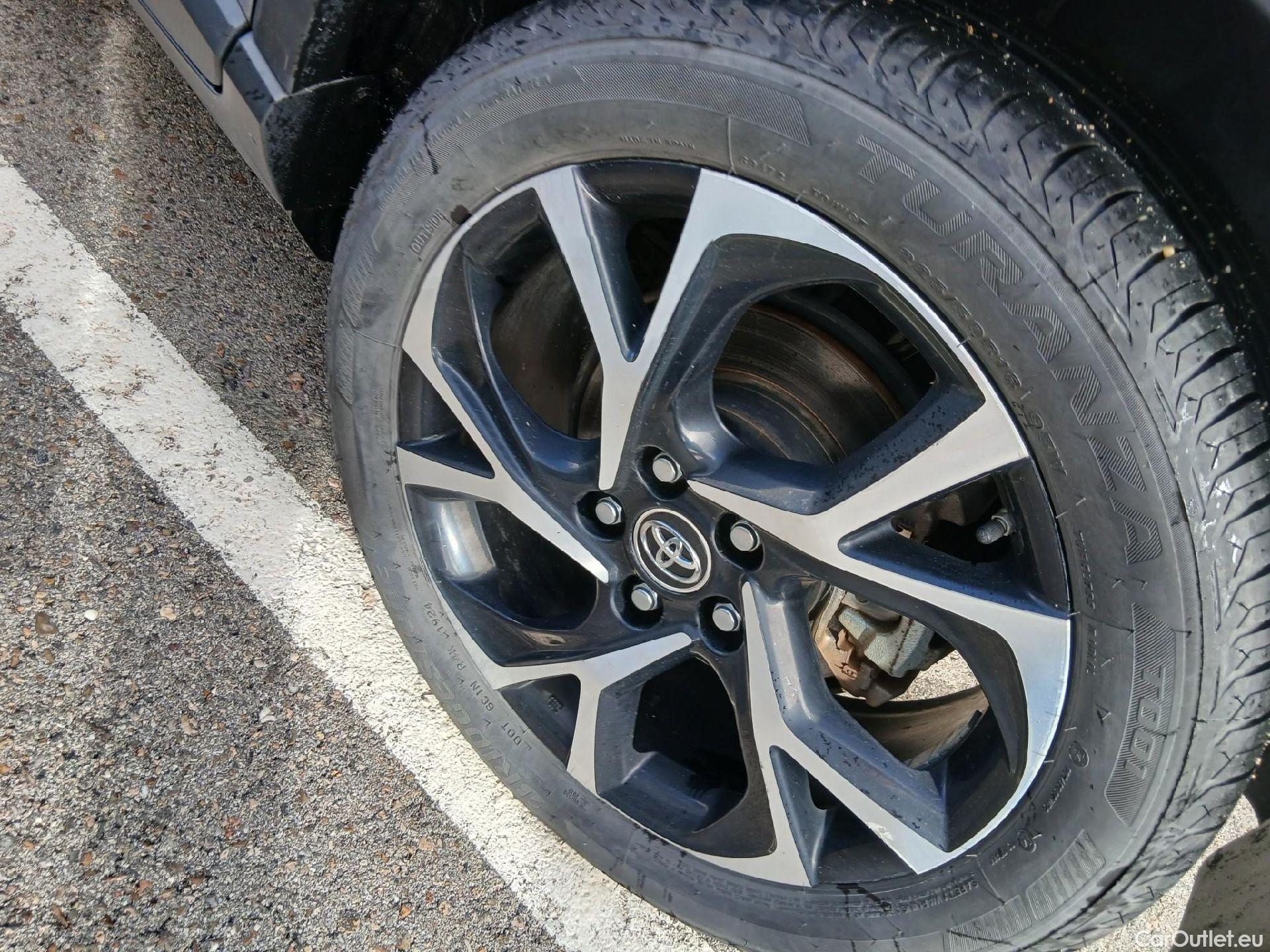  Toyota  C-HR TOYOTA  / 2016 / 5P / todoterreno 1.8 125H Advance (CX) #3