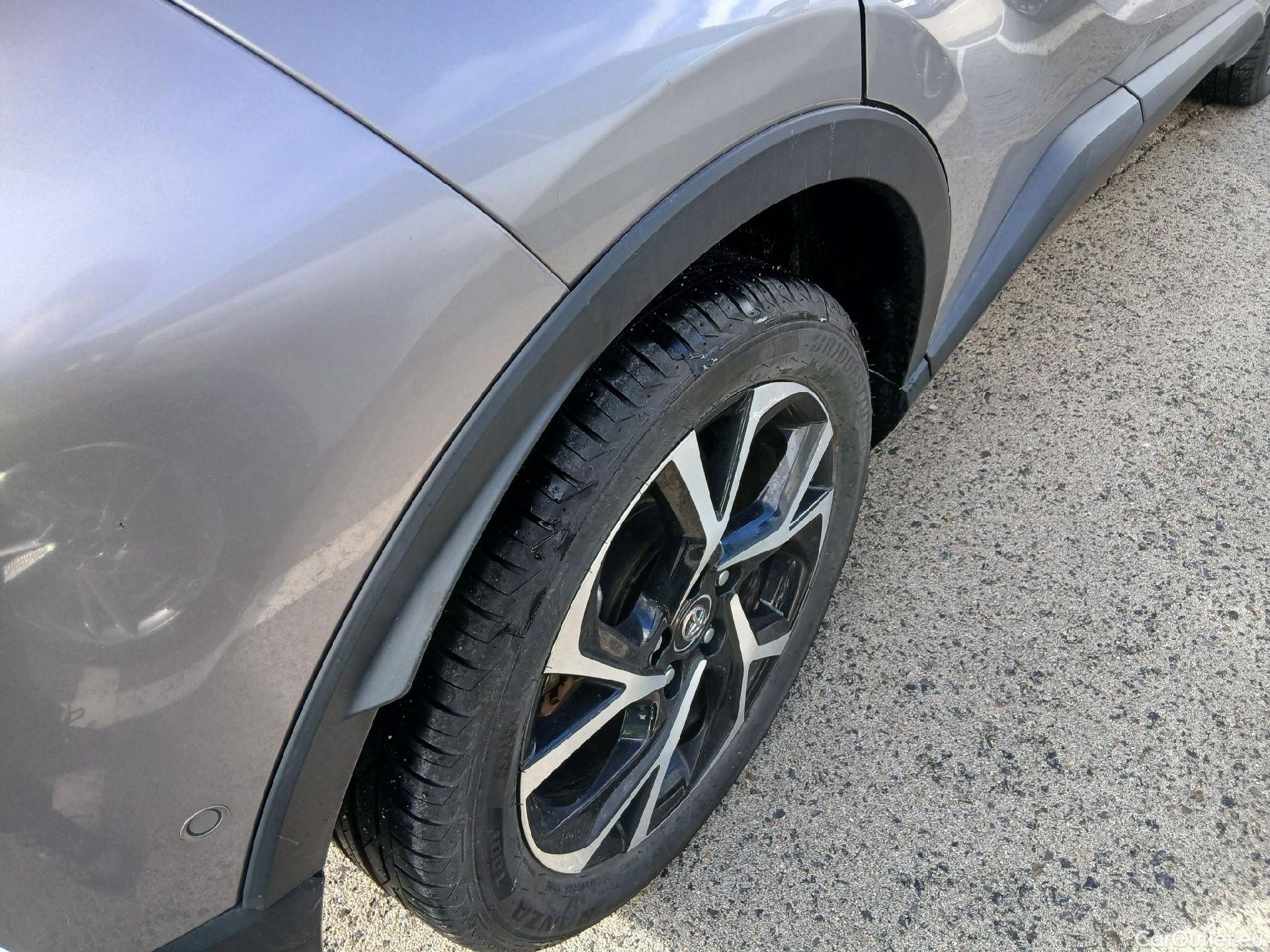  Toyota  C-HR TOYOTA  / 2016 / 5P / todoterreno 1.8 125H Advance (CX) #23