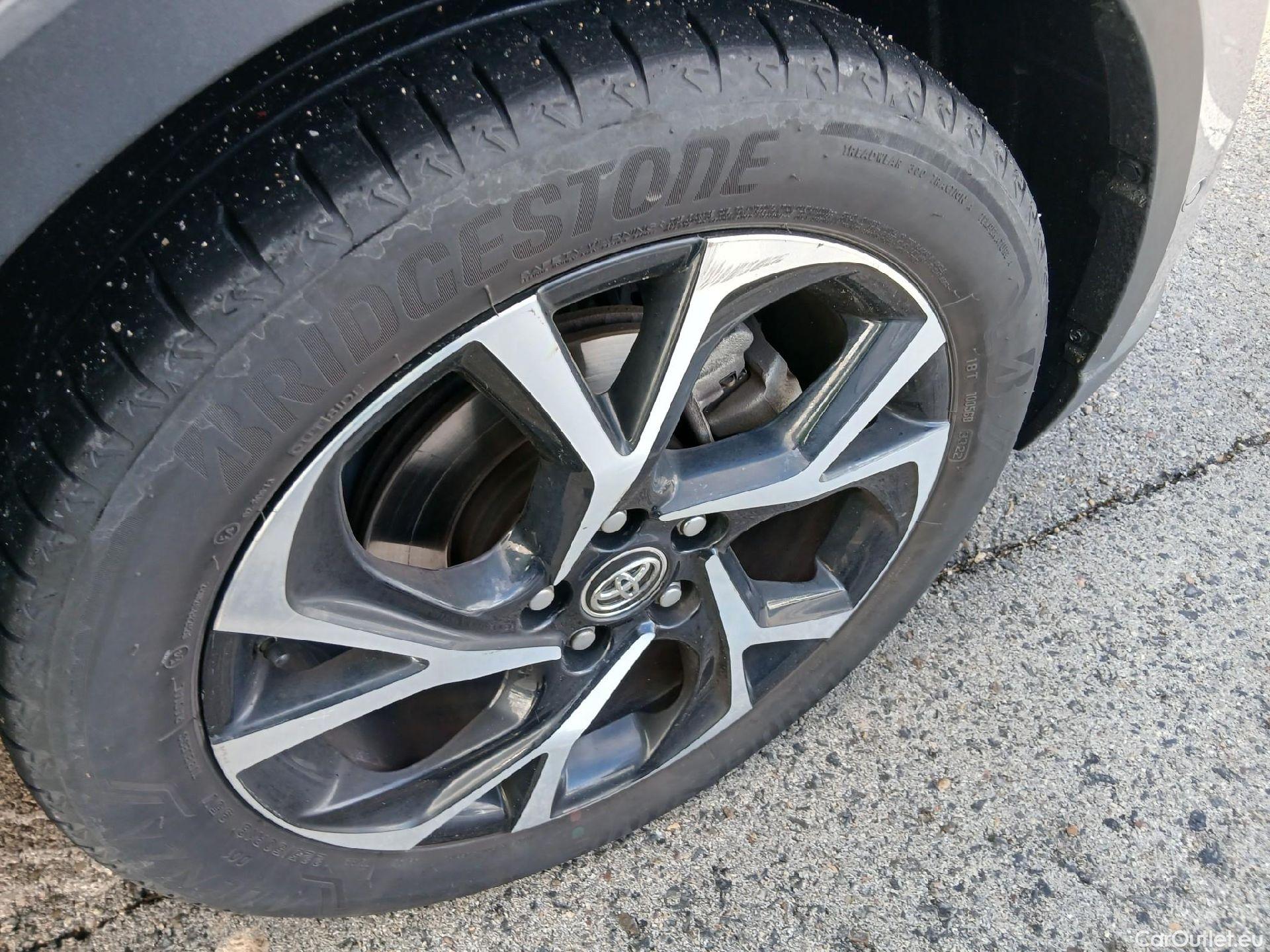  Toyota  C-HR TOYOTA  / 2016 / 5P / todoterreno 1.8 125H Advance (CX) #2