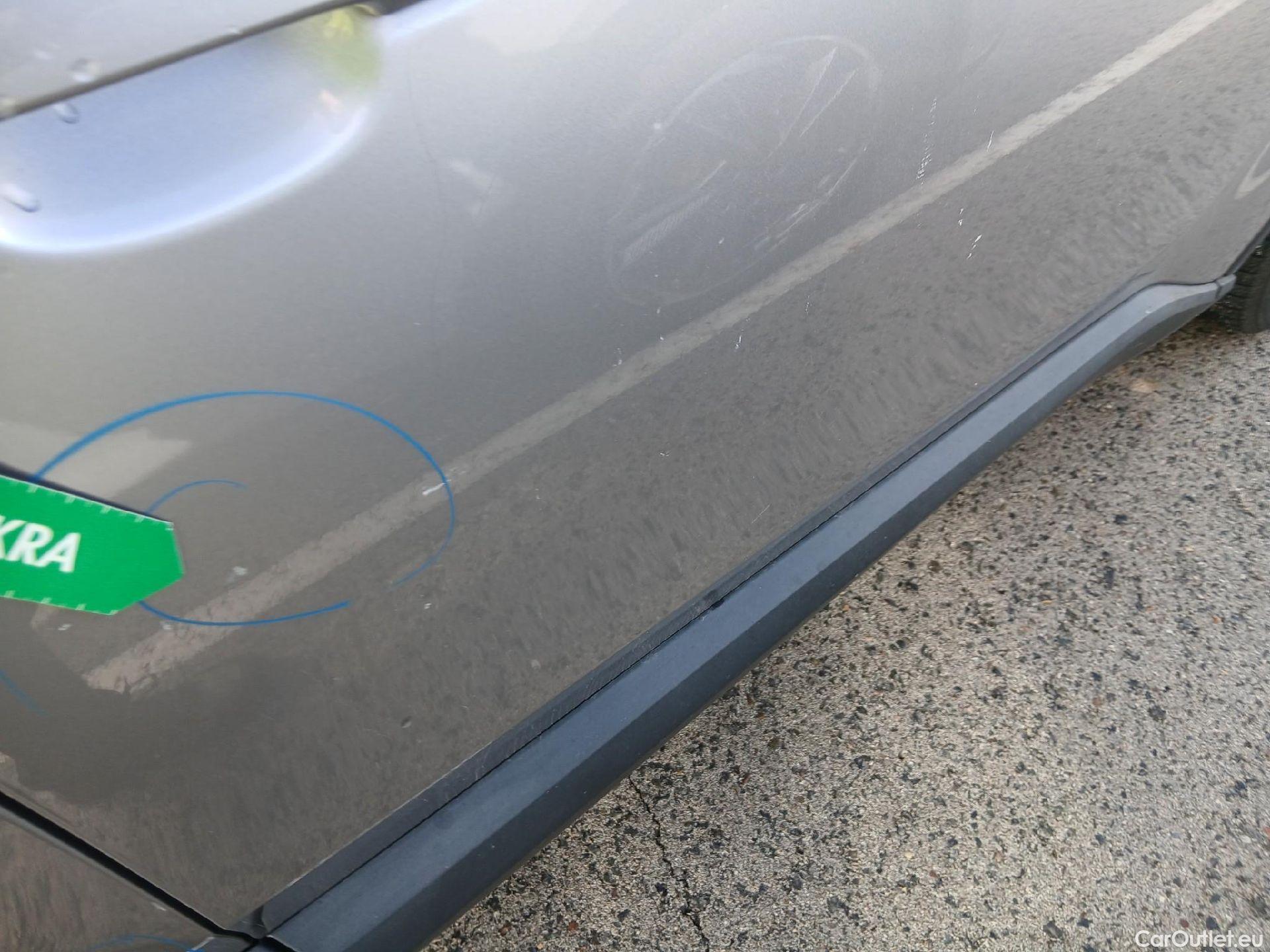  Toyota  C-HR TOYOTA  / 2016 / 5P / todoterreno 1.8 125H Advance (CX) #31