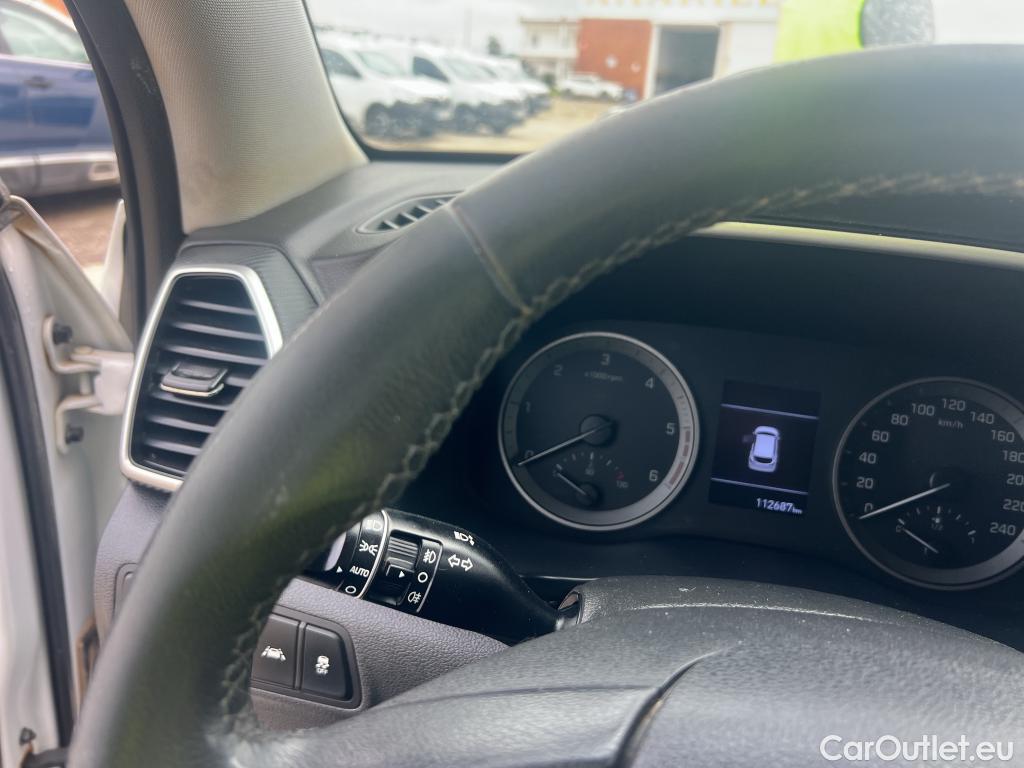  Hyundai  Tucson HYUNDAI  / 2018 / 5P / todoterreno 1.6 CRDI 85kW (116CV) 48V SLE 4X2(SP)(SL) #26