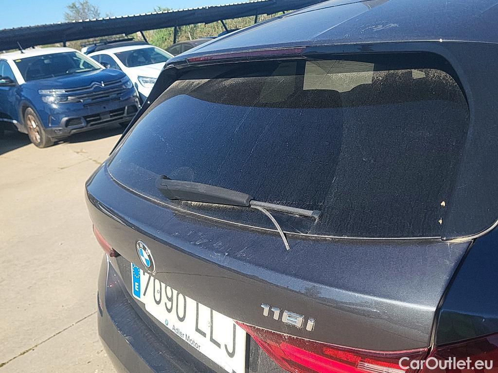  Bmw  Serie 1 BMW  / 2019 / 5P / berlina con portón 118i #25