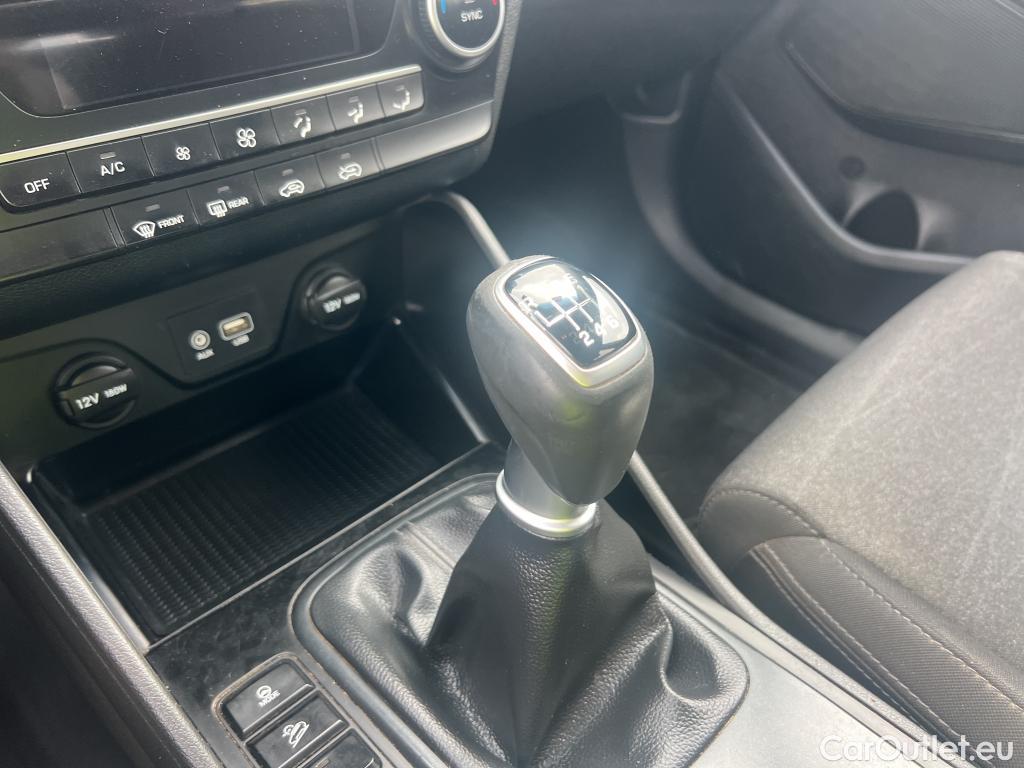  Hyundai  Tucson HYUNDAI  / 2018 / 5P / todoterreno 1.6 CRDI 85kW (116CV) 48V SLE 4X2(SP)(SL) #28