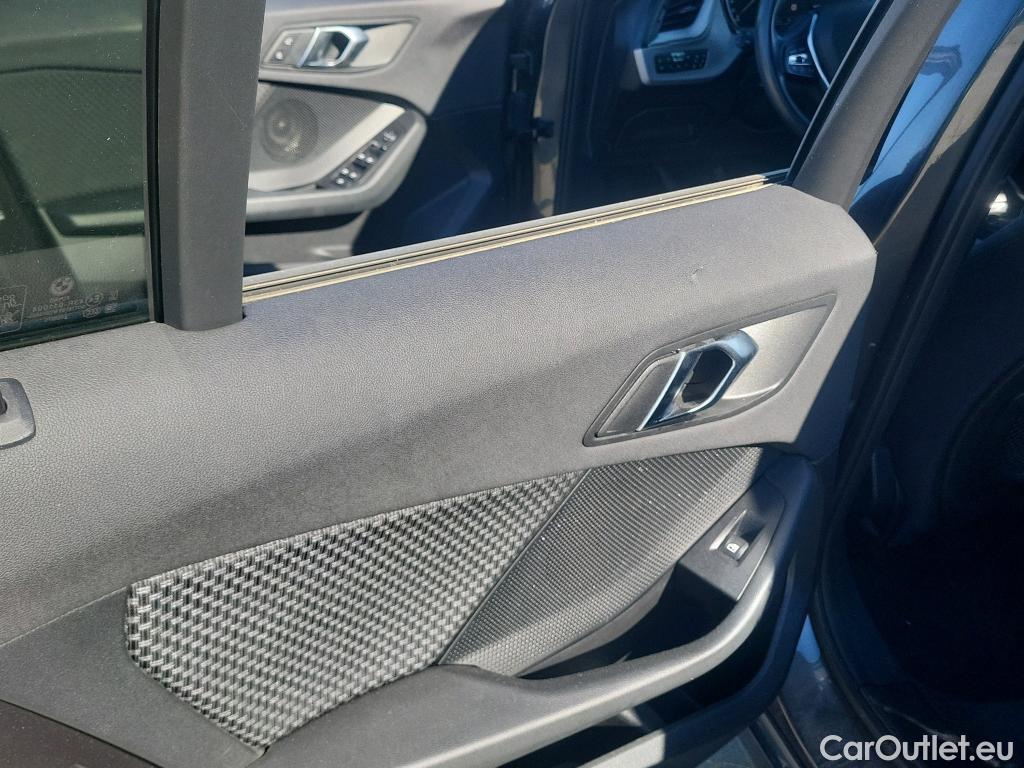  Bmw  Serie 1 BMW  / 2019 / 5P / berlina con portón 118i #19