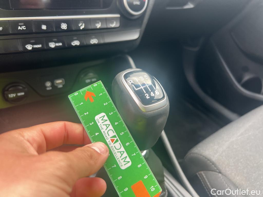  Hyundai  Tucson HYUNDAI  / 2018 / 5P / todoterreno 1.6 CRDI 85kW (116CV) 48V SLE 4X2(SP)(SL) #29