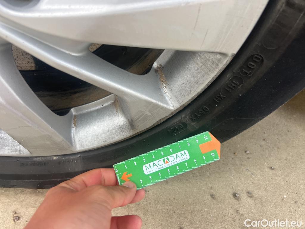  Hyundai  Tucson HYUNDAI  / 2018 / 5P / todoterreno 1.6 CRDI 85kW (116CV) 48V SLE 4X2(SP)(SL) #15