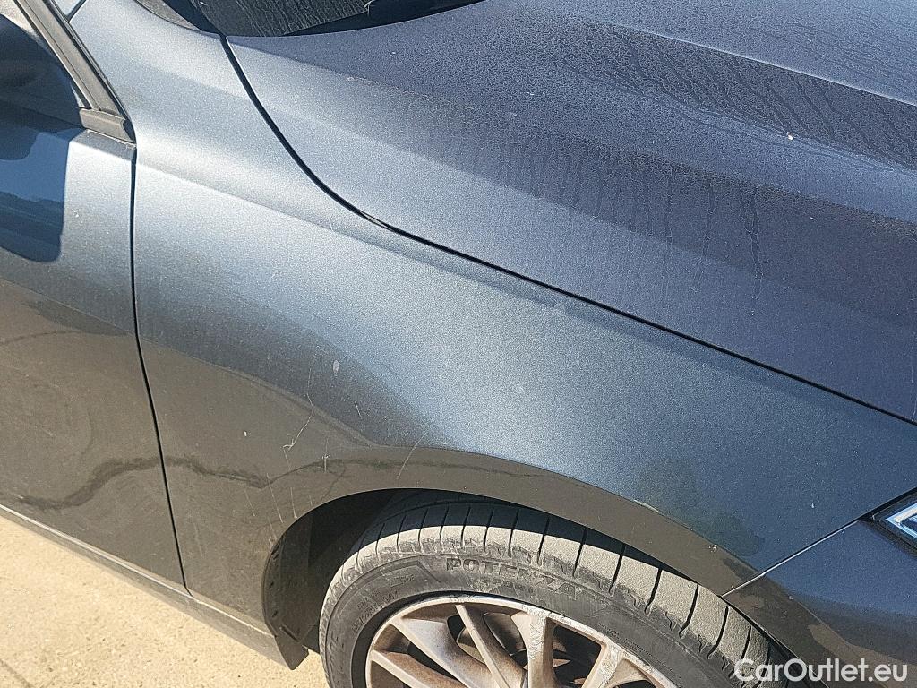  Bmw  Serie 1 BMW  / 2019 / 5P / berlina con portón 118i #23