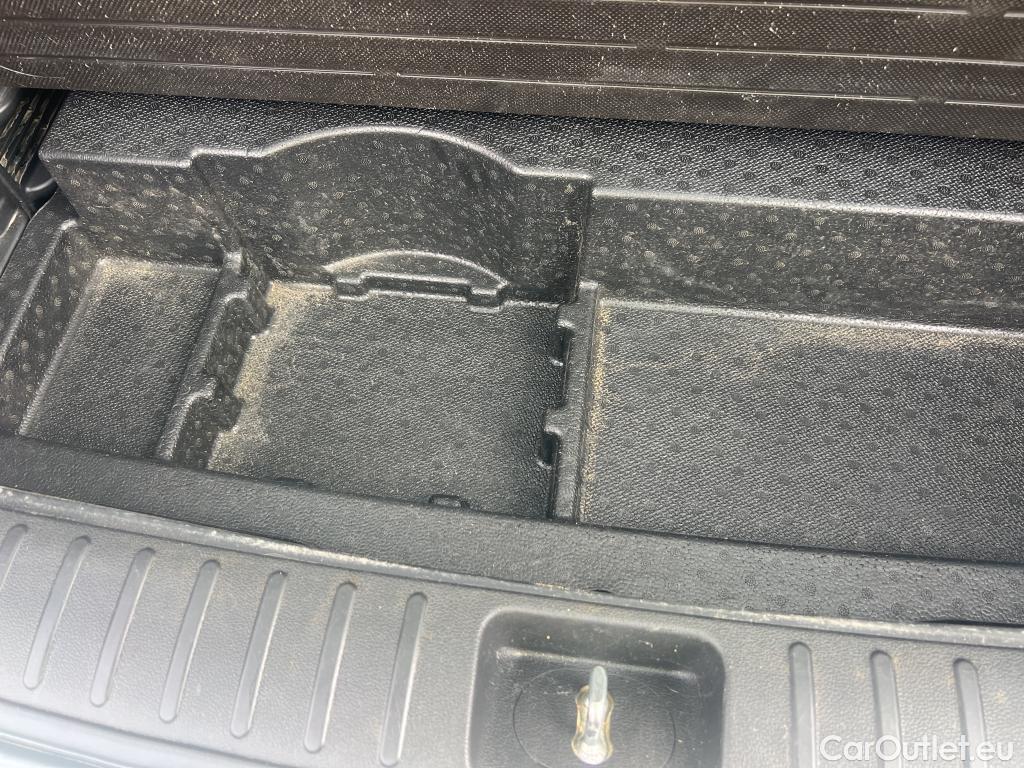  Hyundai  Tucson HYUNDAI  / 2018 / 5P / todoterreno 1.6 CRDI 85kW (116CV) 48V SLE 4X2(SP)(SL) #13