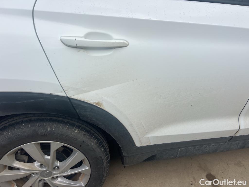  Hyundai  Tucson HYUNDAI  / 2018 / 5P / todoterreno 1.6 CRDI 85kW (116CV) 48V SLE 4X2(SP)(SL) #4