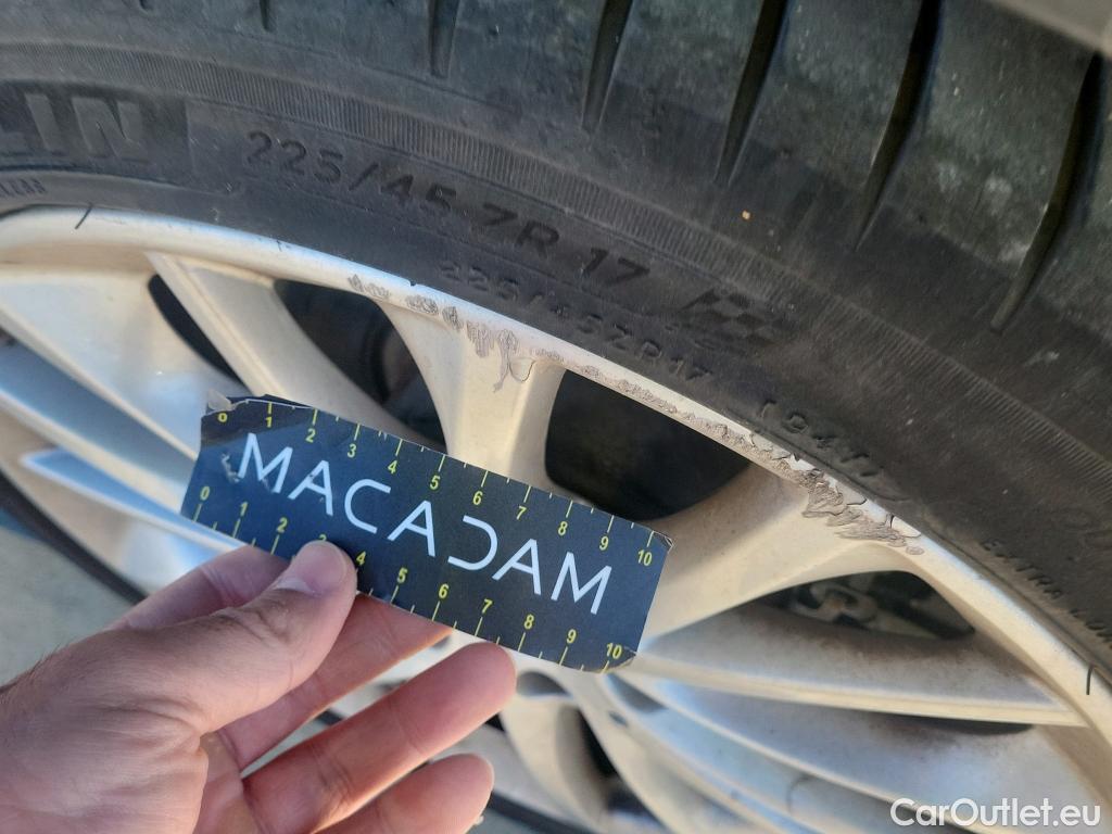  Bmw  Serie 1 BMW  / 2019 / 5P / berlina con portón 118i #12