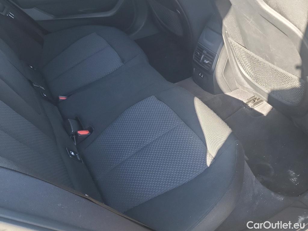  Bmw  Serie 1 BMW  / 2019 / 5P / berlina con portón 118i #34