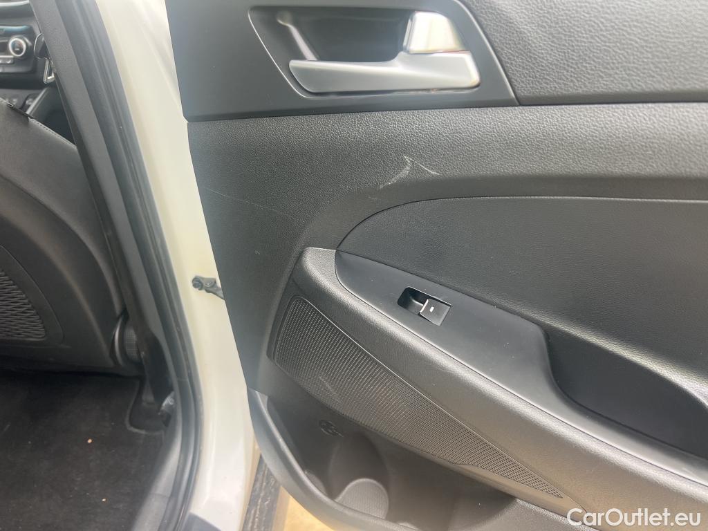  Hyundai  Tucson HYUNDAI  / 2018 / 5P / todoterreno 1.6 CRDI 85kW (116CV) 48V SLE 4X2(SP)(SL) #24