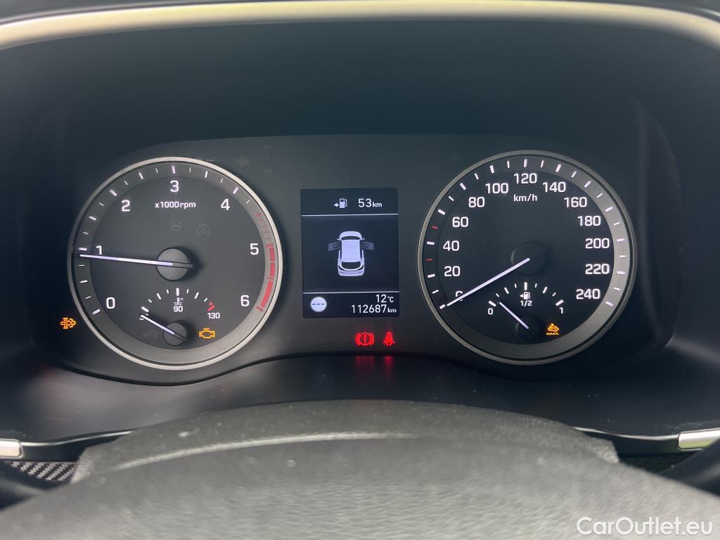  Hyundai  Tucson HYUNDAI  / 2018 / 5P / todoterreno 1.6 CRDI 85kW (116CV) 48V SLE 4X2(SP)(SL) #39