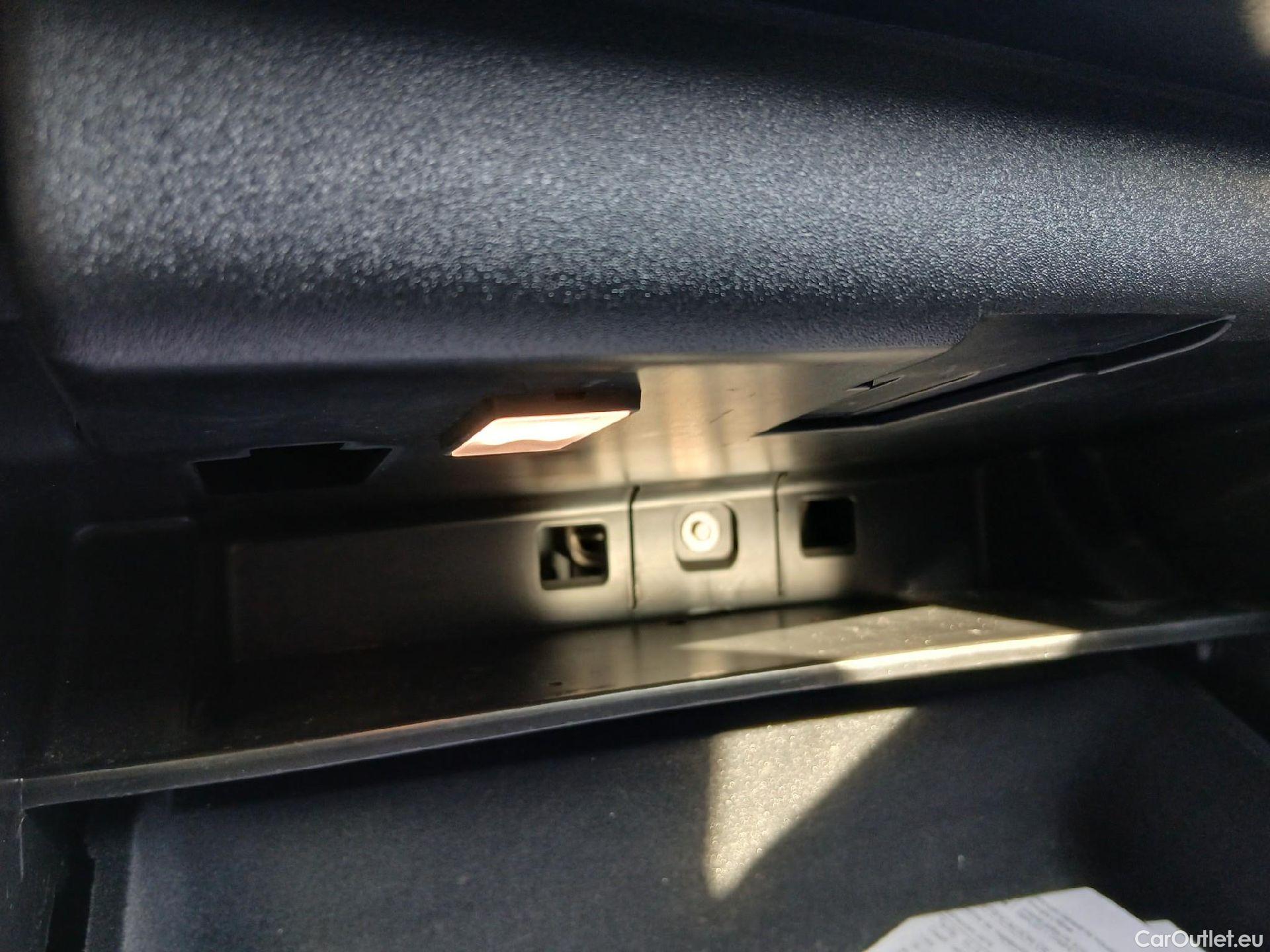  Volvo  XC90 VOLVO  / 2019 / 5P / todoterreno 2.0 B5 D5 AWD Business Plus Auto (CX) #3