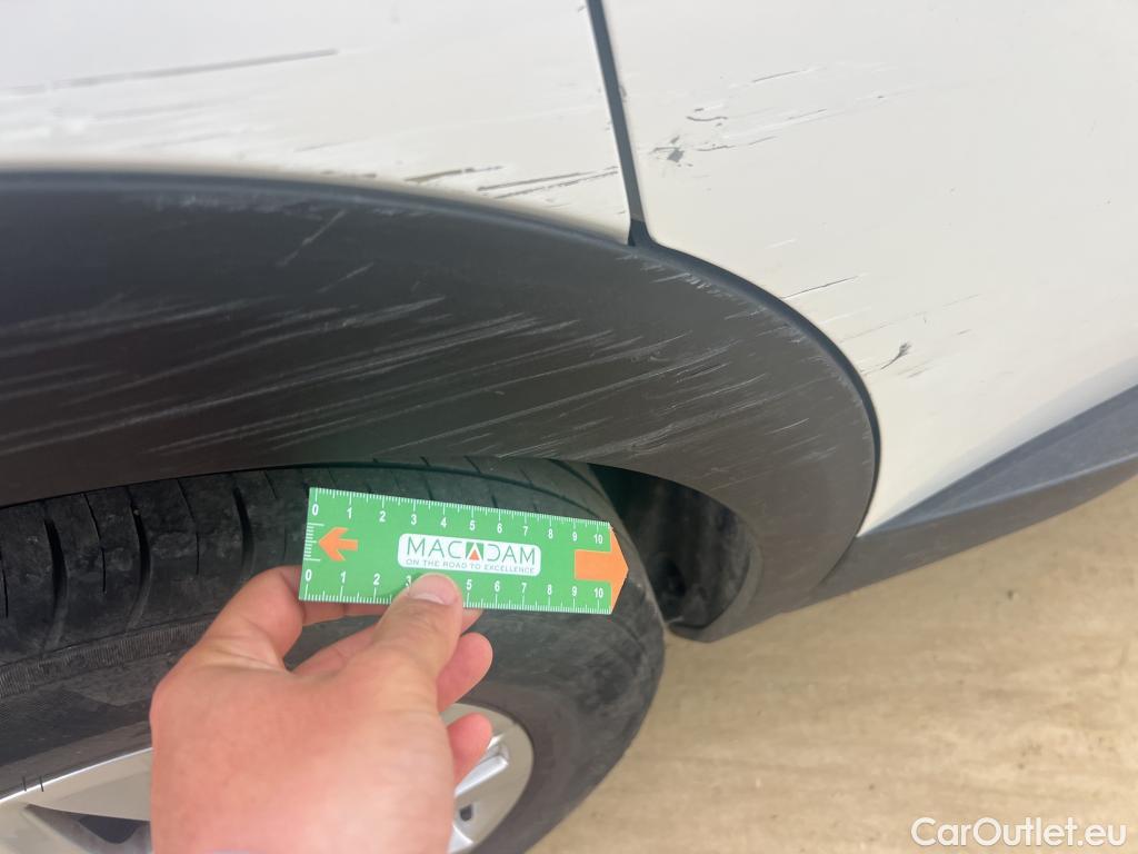  Peugeot  3008 PEUGEOT  / 2020 / 5P / todoterreno 1.2 PureTech 96KW S&S Active Pack EAT8 #39