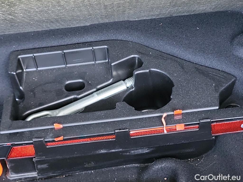  Mercedes  GLA MERCEDES-BENZ Clase  / 2017 / 5P / todoterreno  200 d #4