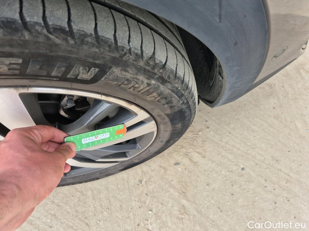  Peugeot  3008 PEUGEOT  Hybrid / 2020 / 5P / todoterreno 225 e-EAT8 Allure (AC2) #27