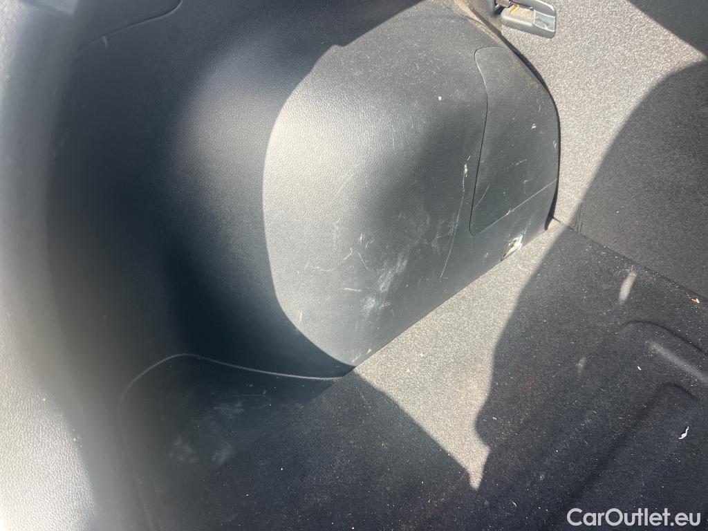  KIA  Niro KIA  / 2019 / 5P / crossover 1.6 GDi HEV 104kW (141CV) Drive #17