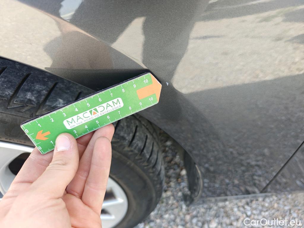  Bmw  Serie 1 BMW  / 2019 / 5P / berlina con portón 118i #36