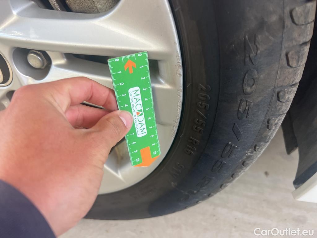  Toyota  Corolla TOYOTA  / 2019 / 5P / familiar 1.8 125H ACTIVE TECH E-CVT TOU SPORT #8