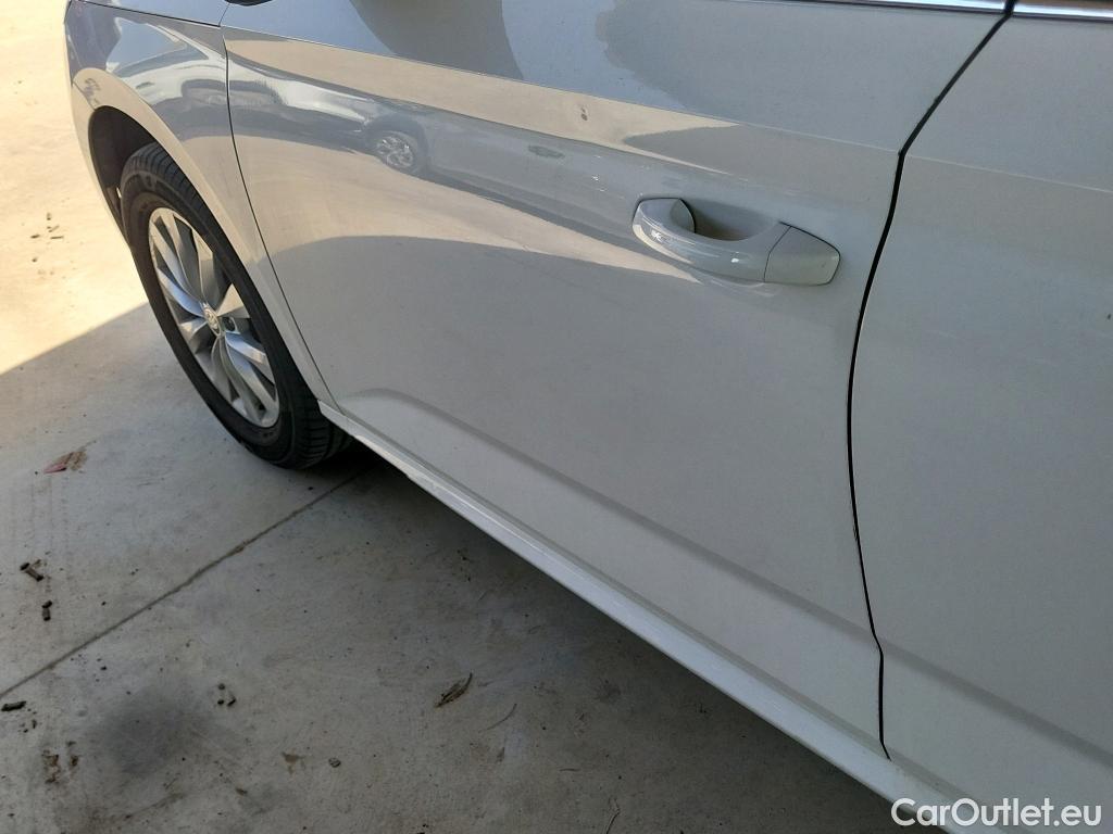  Skoda  KAMIQ SKODA  1.0 TSI 81kW (110CV) DSG Ambition #3