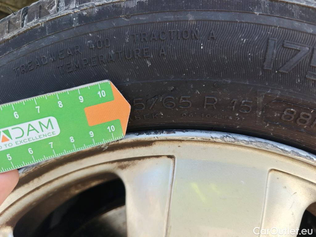  Mini  Cooper MINI MINI / 2014 / 5P / berlina con portón ONE 5 PUERTAS #83