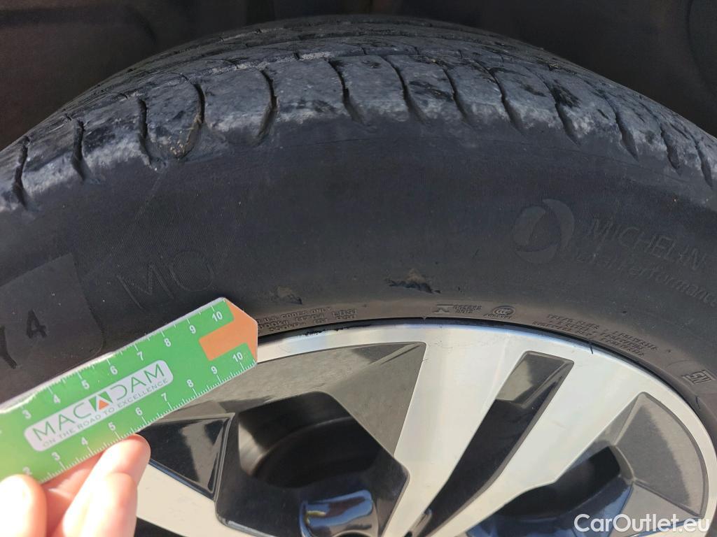  Mercedes  GLB MERCEDES-BENZ  / 2019 / 5P / todoterreno 2.0  200 D DCT 110KW (150CV) #6