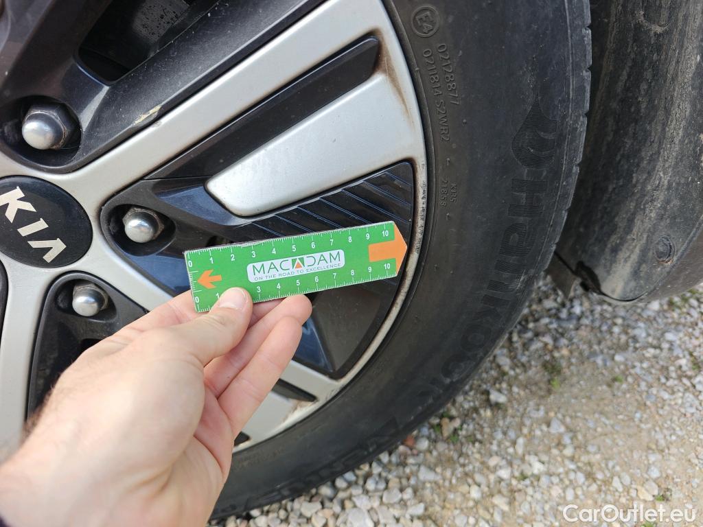  KIA  Niro KIA  / 2019 / 5P / crossover 1.6 GDi HEV 104kW (141CV) Drive #35