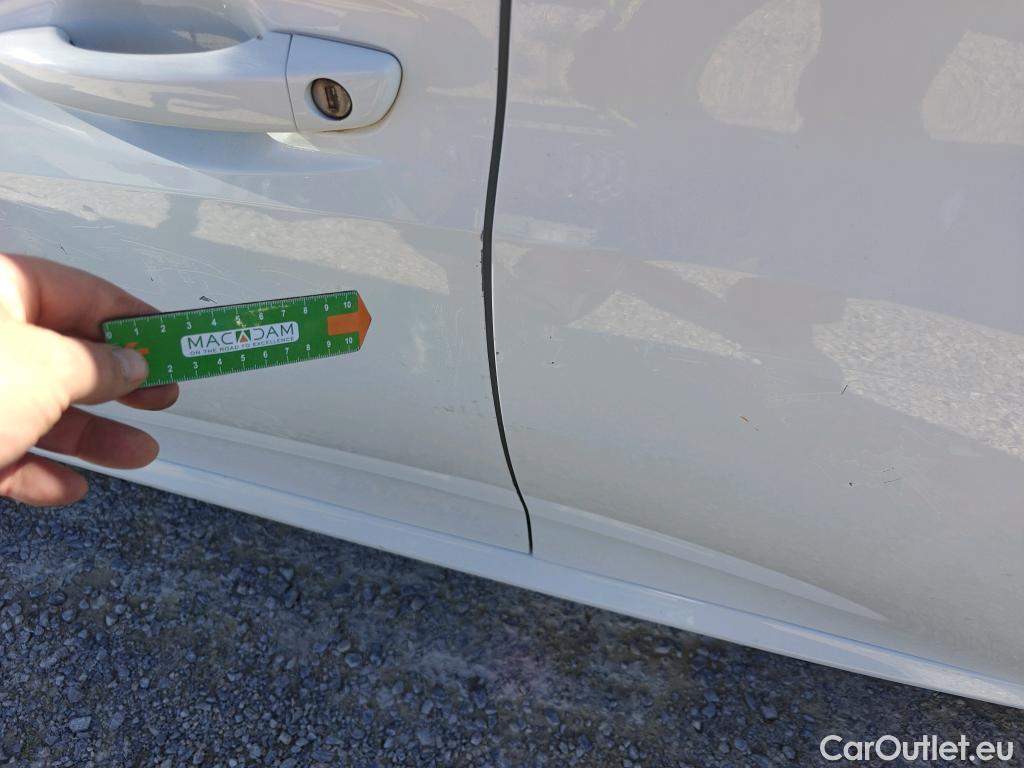  Peugeot  208 PEUGEOT e- / 2019 / 5P / berlina con portón Eléctrico Active #15