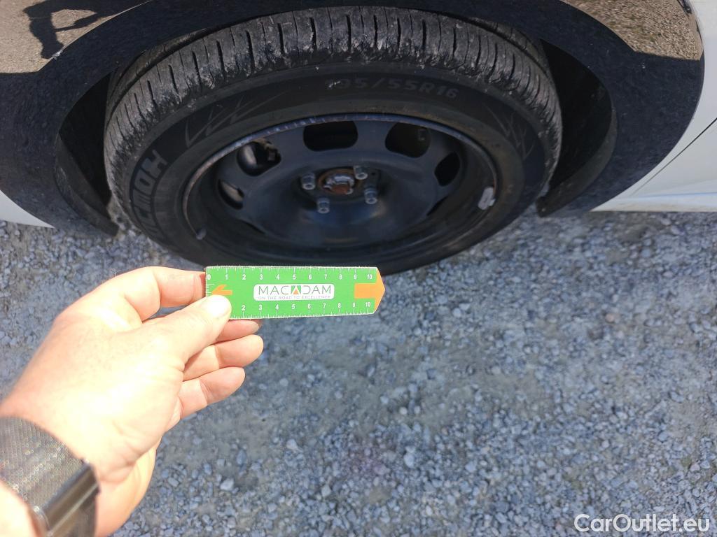  Peugeot  208 PEUGEOT e- / 2019 / 5P / berlina con portón Eléctrico Active #34