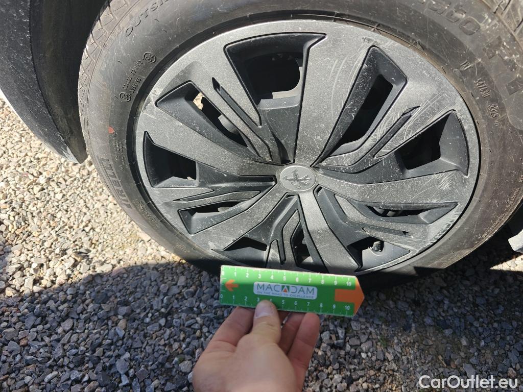  Peugeot  208 PEUGEOT e- / 2019 / 5P / berlina con portón Eléctrico Active #25