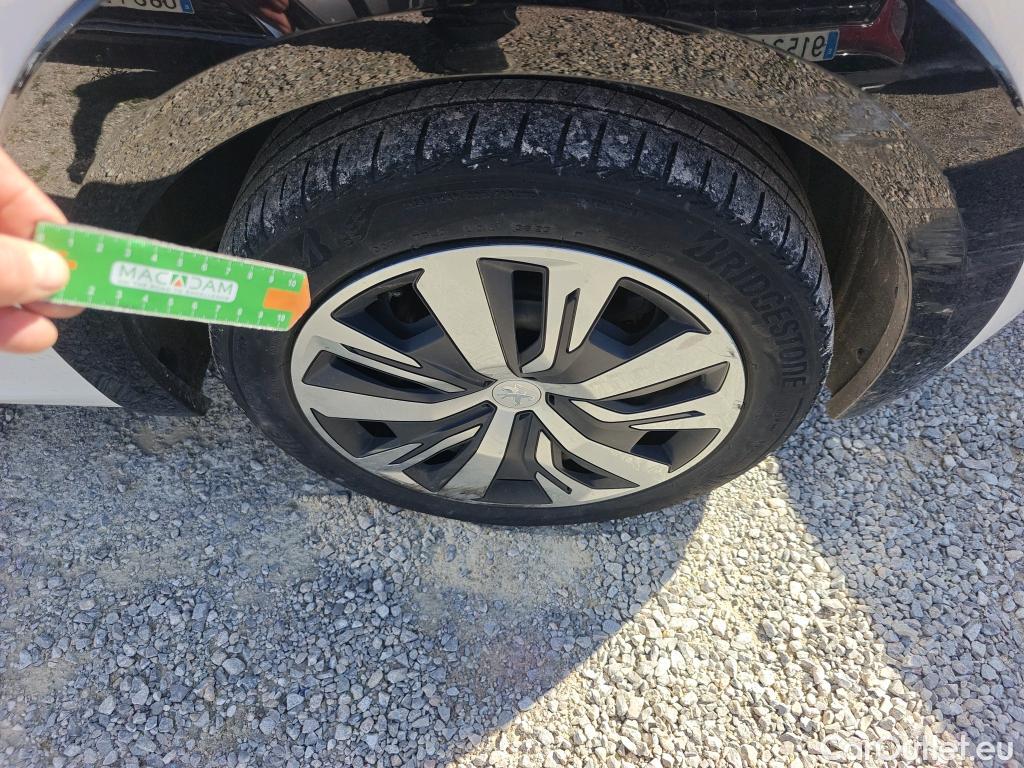  Peugeot  208 PEUGEOT e- / 2019 / 5P / berlina con portón Eléctrico Active #37