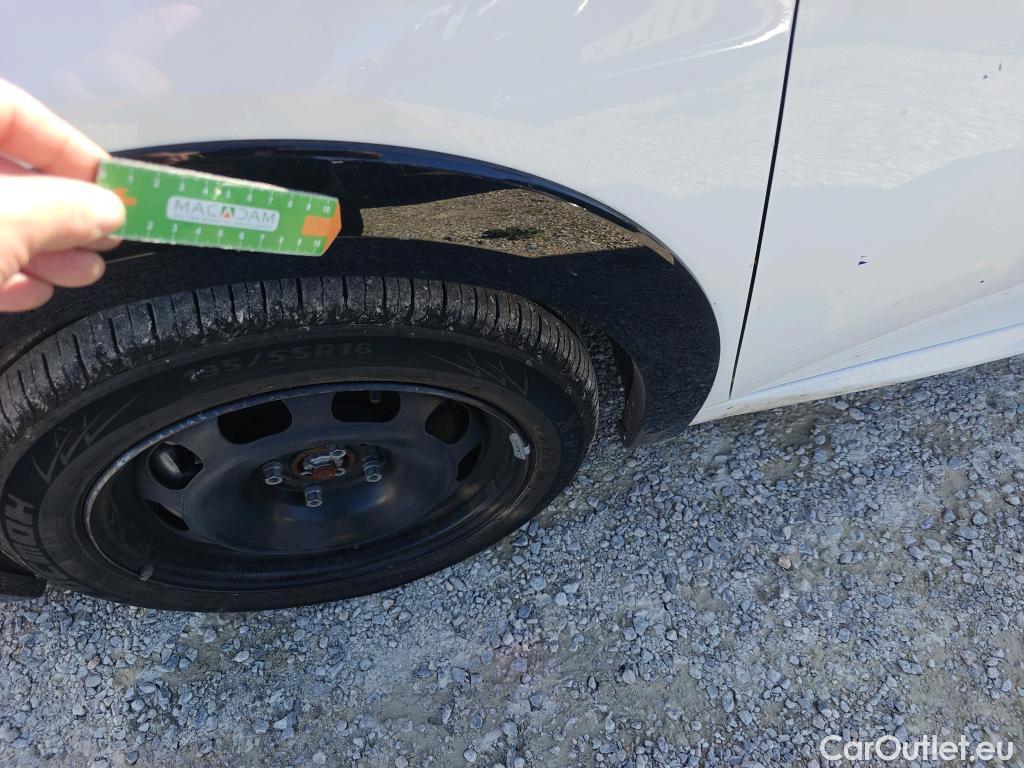  Peugeot  208 PEUGEOT e- / 2019 / 5P / berlina con portón Eléctrico Active #47