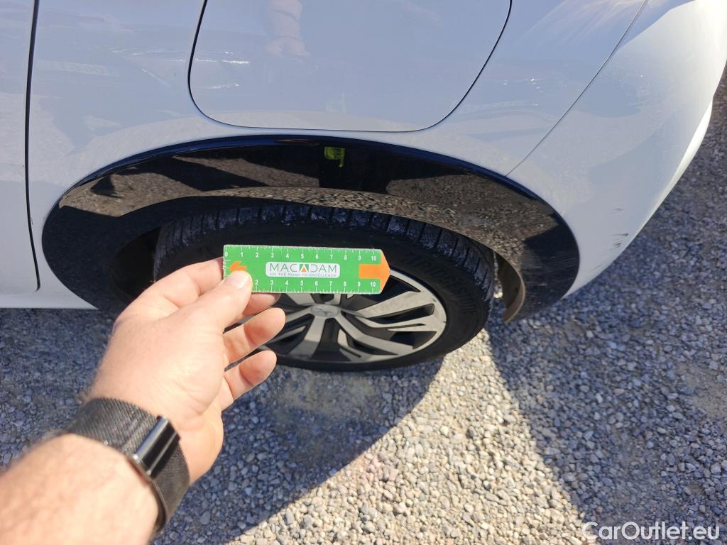  Peugeot  208 PEUGEOT e- / 2019 / 5P / berlina con portón Eléctrico Active #42