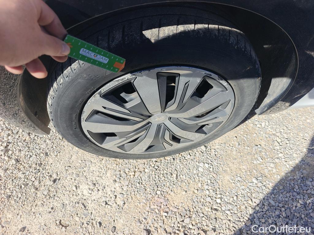  Peugeot  208 PEUGEOT e- / 2019 / 5P / berlina con portón Eléctrico Active #30