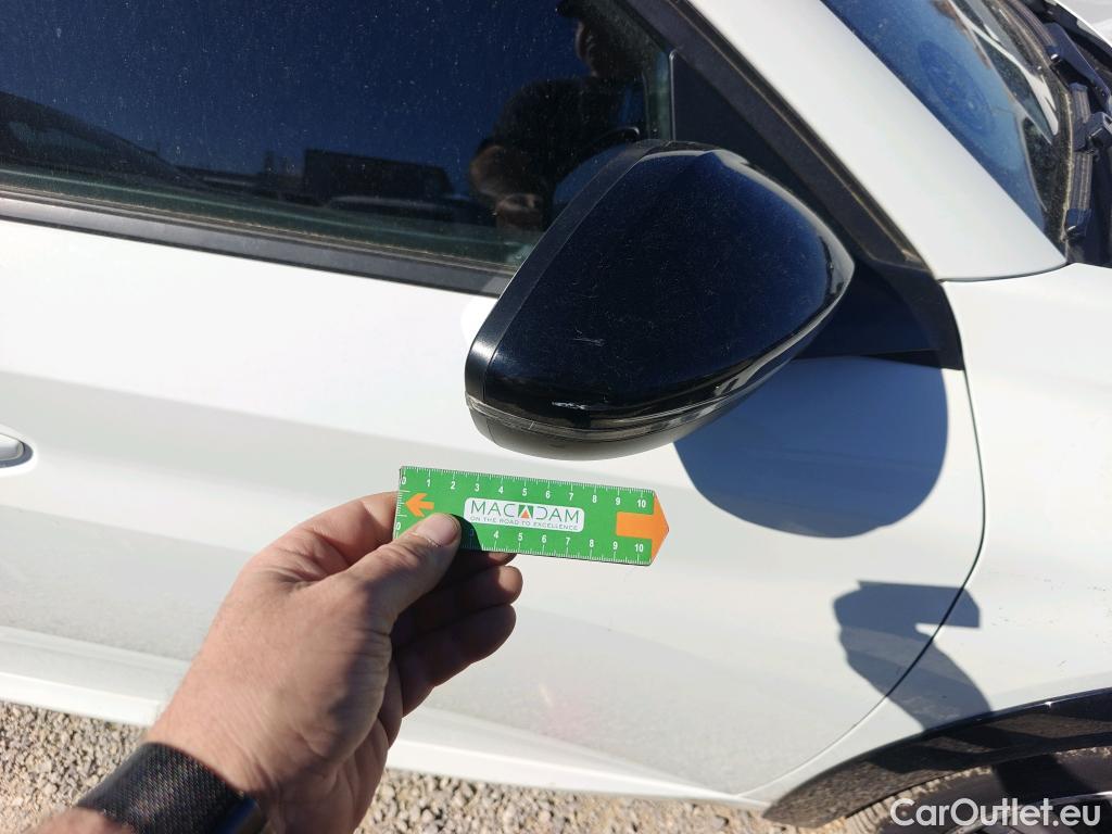  Peugeot  208 PEUGEOT e- / 2019 / 5P / berlina con portón Eléctrico Active #38