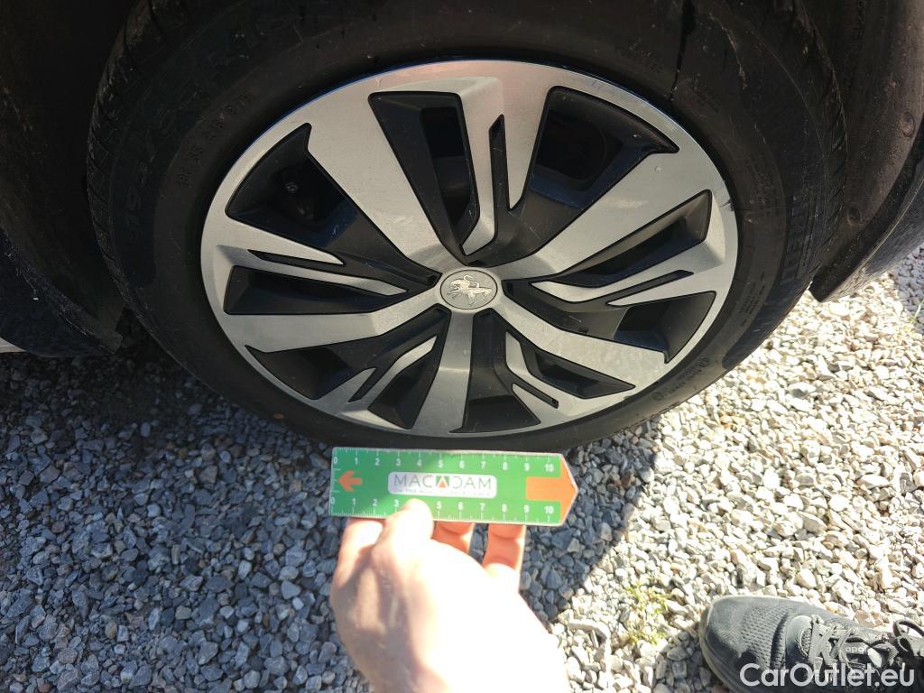  Peugeot  208 PEUGEOT e- / 2019 / 5P / berlina con portón Eléctrico Active #30