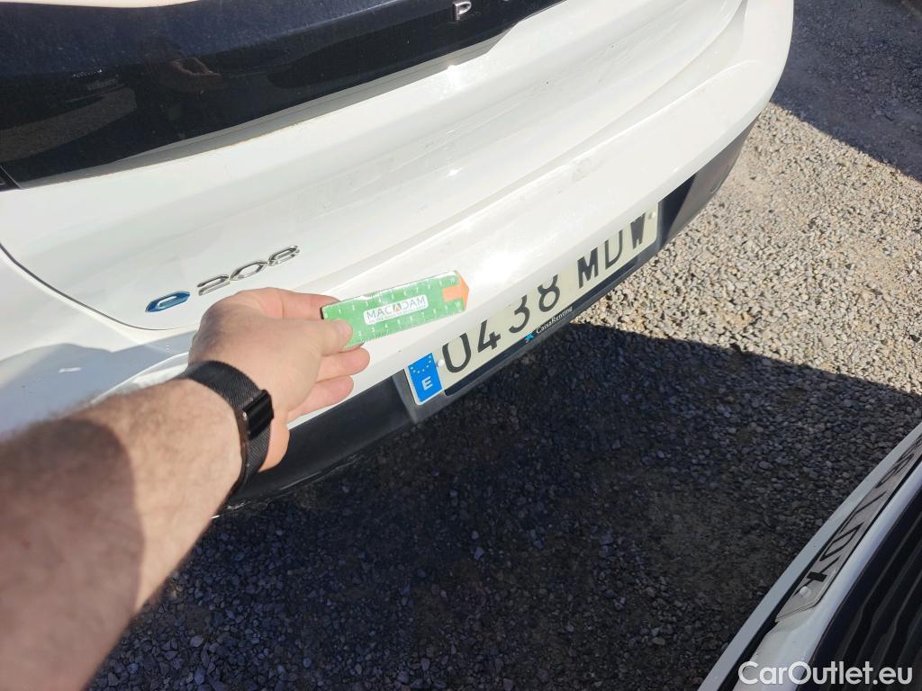  Peugeot  208 PEUGEOT e- / 2019 / 5P / berlina con portón Eléctrico Active #26