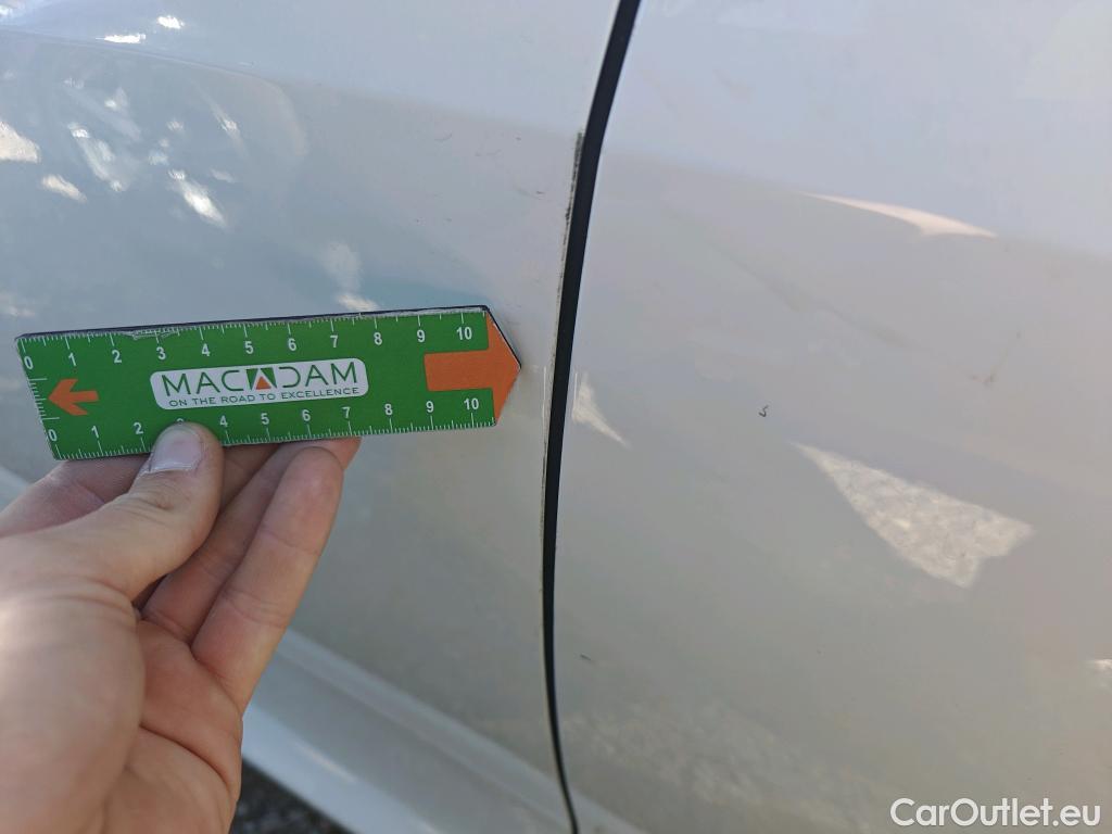  Peugeot  208 PEUGEOT e- / 2019 / 5P / berlina con portón Eléctrico Active #9