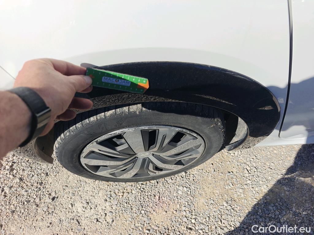  Peugeot  208 PEUGEOT e- / 2019 / 5P / berlina con portón Eléctrico Active #51