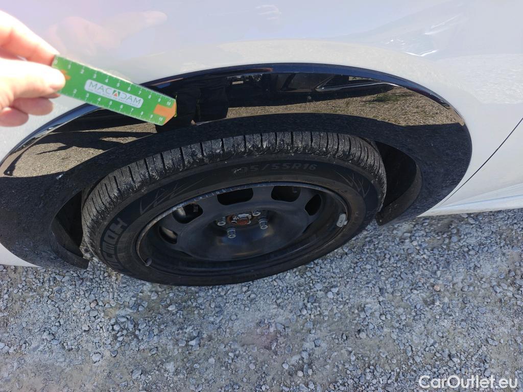  Peugeot  208 PEUGEOT e- / 2019 / 5P / berlina con portón Eléctrico Active #46