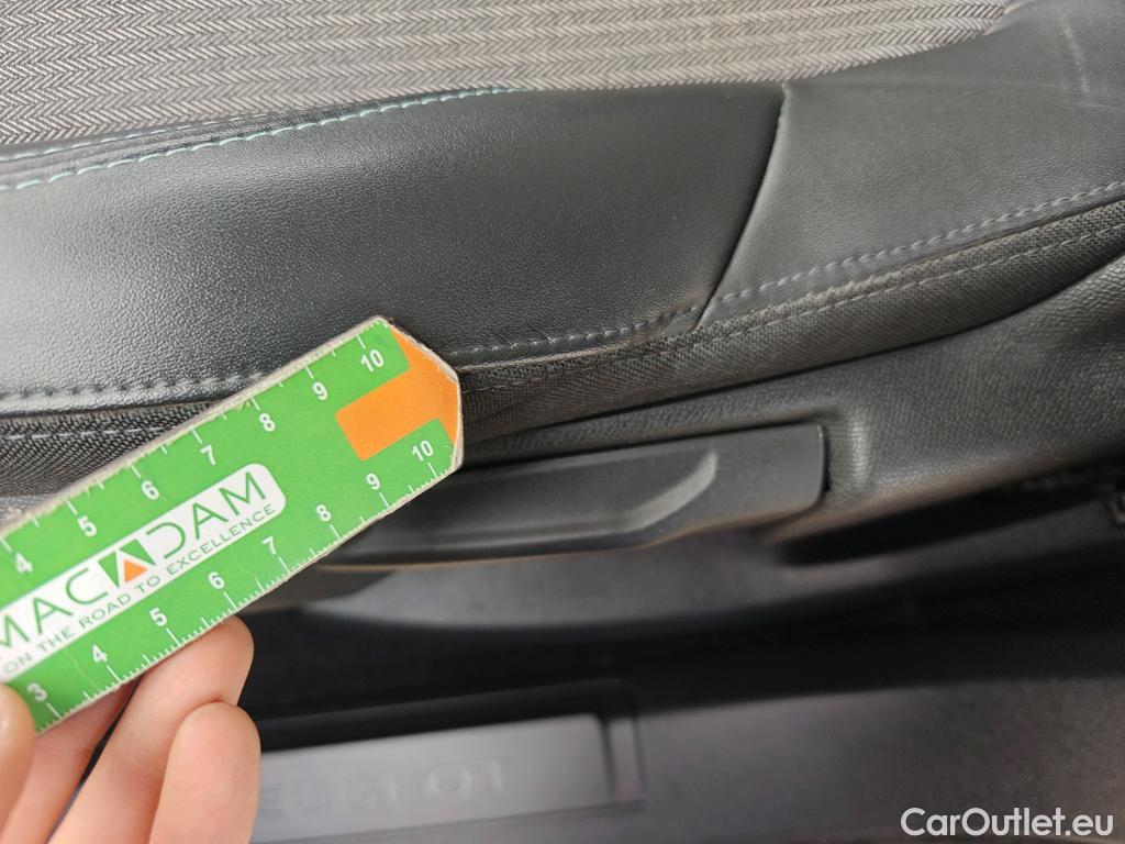  Peugeot  3008 PEUGEOT  Hybrid / 2020 / 5P / todoterreno 225 e-EAT8 Allure (AC2) #9