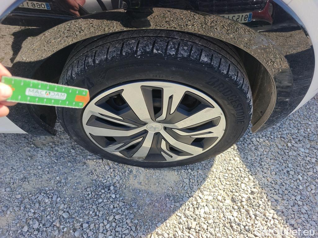  Peugeot  208 PEUGEOT e- / 2019 / 5P / berlina con portón Eléctrico Active #36