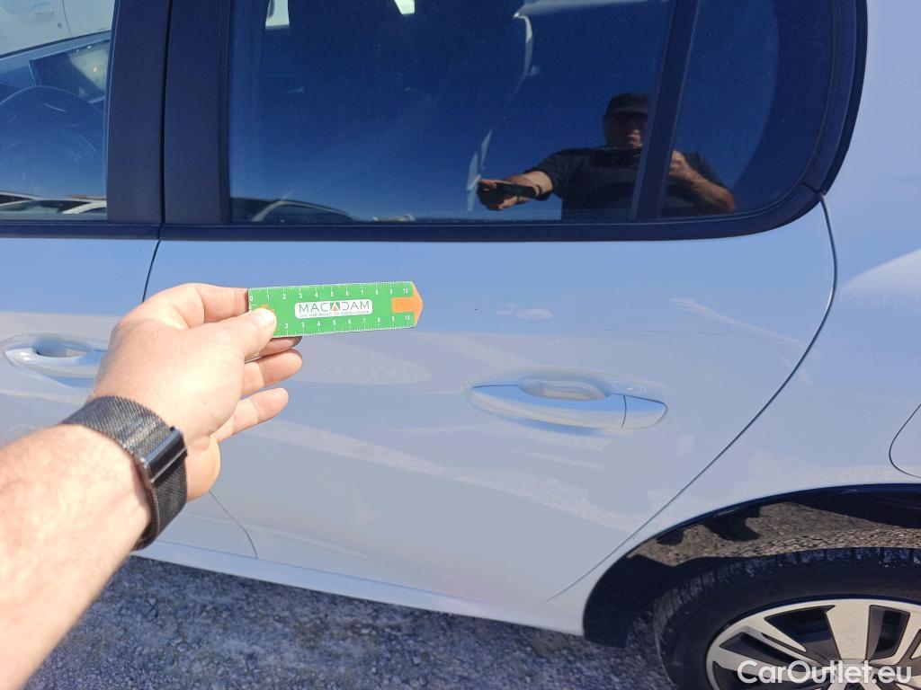  Peugeot  208 PEUGEOT e- / 2019 / 5P / berlina con portón Eléctrico Active #24