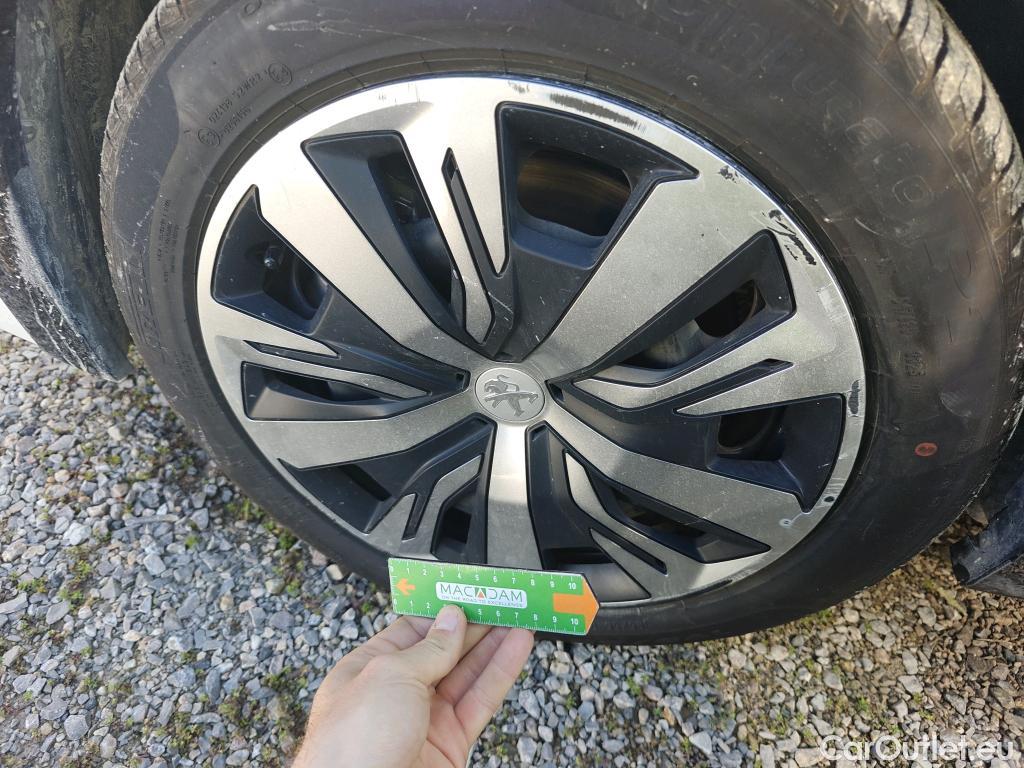  Peugeot  208 PEUGEOT e- / 2019 / 5P / berlina con portón Eléctrico Active #21