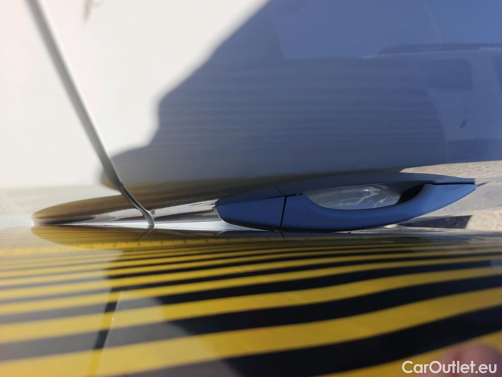  Peugeot  208 PEUGEOT e- / 2019 / 5P / berlina con portón Eléctrico Active #12