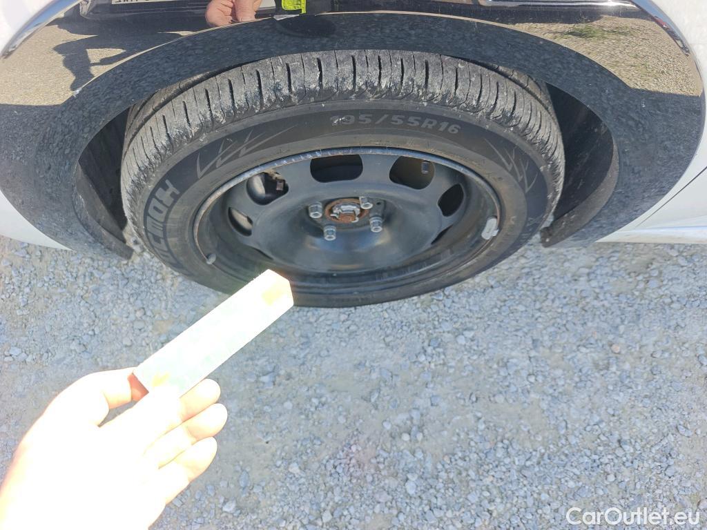  Peugeot  208 PEUGEOT e- / 2019 / 5P / berlina con portón Eléctrico Active #35