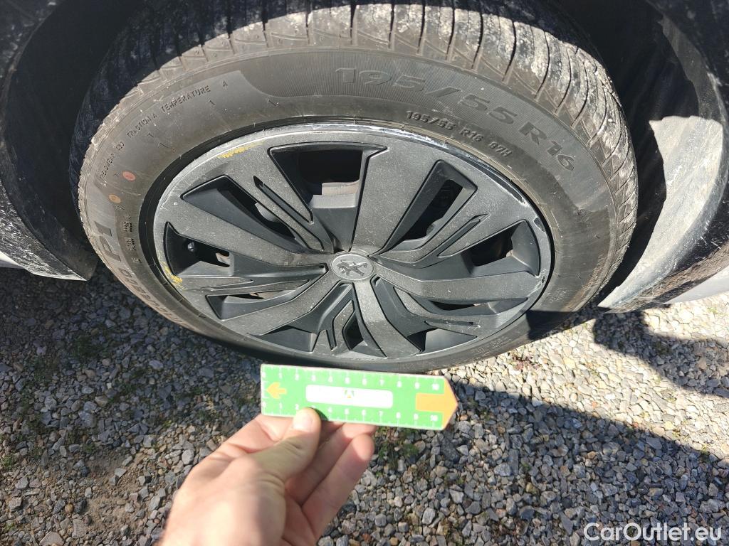  Peugeot  208 PEUGEOT e- / 2019 / 5P / berlina con portón Eléctrico Active #23