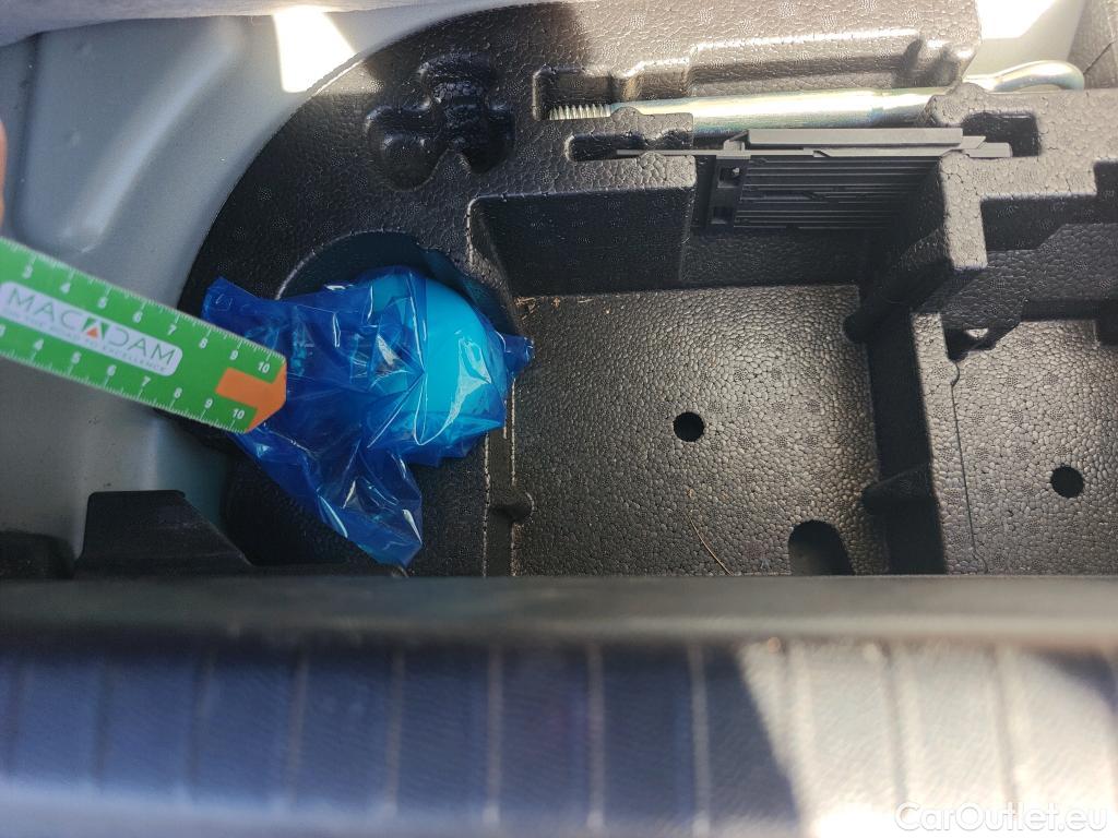  Peugeot  208 PEUGEOT e- / 2019 / 5P / berlina con portón Eléctrico Active #9